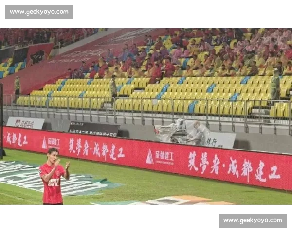 摔跤比赛判罚引发热议运动员与裁判争议不断升级